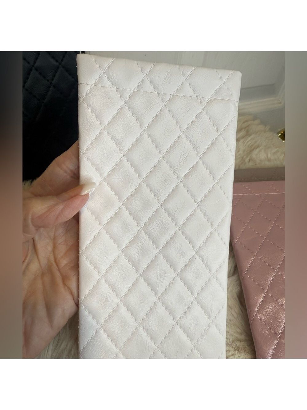 QUILTED FAUX LEATHER EYE GLASS CASE WHITE